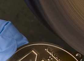Exklusive Metall-Schilder mit Ihrem Firmenlogo handveredelt
